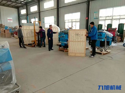 新型冷庫外墻隔熱保溫施工聚氨酯噴涂機(圖1) 濟南九旭國內(nèi)聚氨酯噴涂機廠家